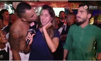 被占便宜！直播世界杯遭強吻 盤點遭強吻的美女記者們